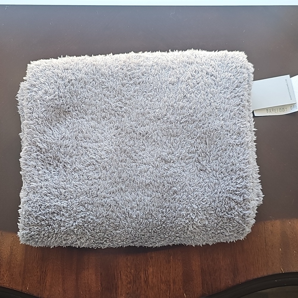 NWT 2pc Set Grey barefoot dreams scarf/ Hat Set